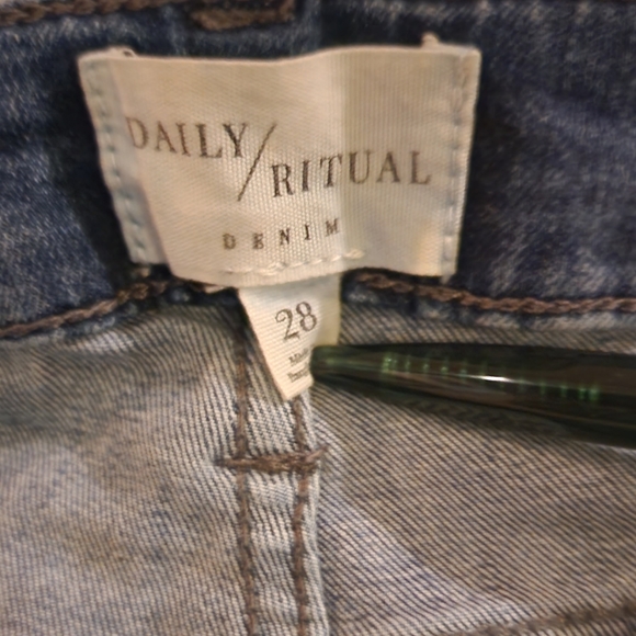 Daily Ritual jeans. Like new. Size 28 - Picture 3 of 4